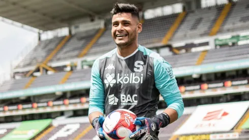 Kevin Chamorro continuará una temporada más en Saprissa.