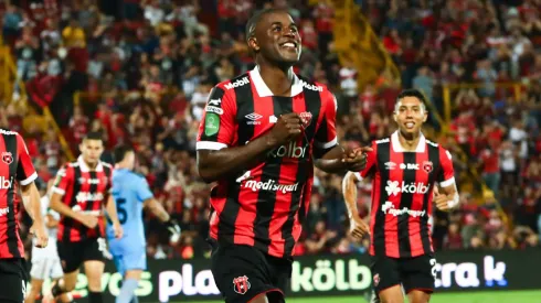 Joel Campbell anotó su primer gol con Alajuelense