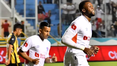 Olimpia aplastó a Real España en el Clásico