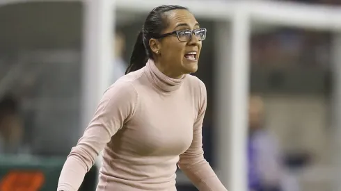 Selección Femenina de Costa Rica se queda sin entrenadora (El País)