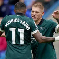 Nathaniel Méndez-Laing se mandó con un doblete de asistencias con el Derby County