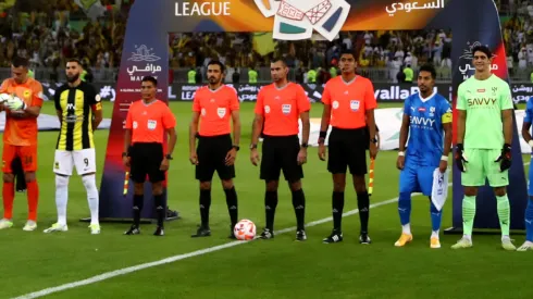 Árbitro guatemalteco dirigió su primer partido en la Liga de Arabia Saudita