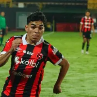Leo Menjívar: \'Me han sorprendido las canchas de Costa Rica, nada que ver con las de El Salvador\'