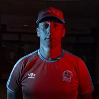 Pedro Troglio ante un imperial registro con Olimpia