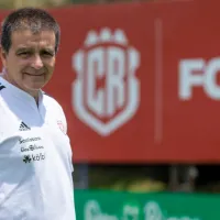 Claudio Vivas reveló cuándo definirían al nuevo DT de Costa Rica