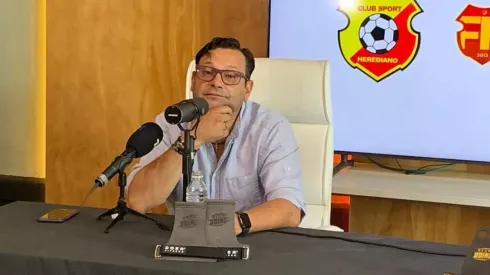 Jeuastin Campos podría no estar en el banco contra Alajuelense.