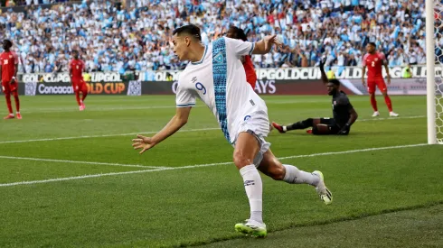 Rubio Rubin de Guatemala celebra su gol