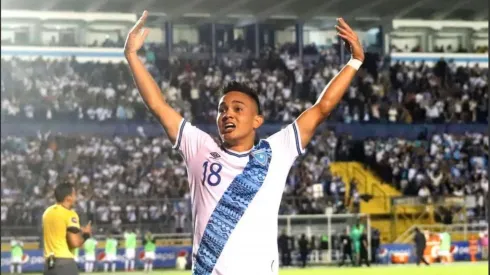 Así reaccionó la prensa internacional tras la llegada de Óscar Santis a Europa