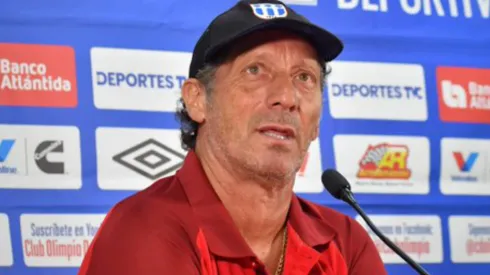 Pedro Troglio se siente orgulloso por entrar en la historia de Olimpia