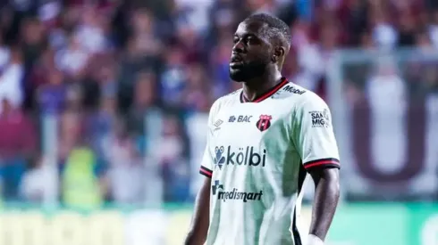 ¡Lamentable! Joel Campbell fue víctima del racismo con Alajuelense ante Pérez Zeledón