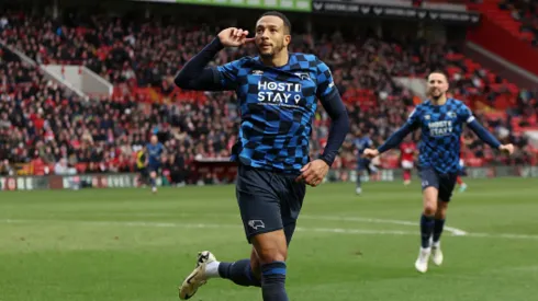 La forma en que la afición puede ayudar a Nathaniel Méndez-Laing a ganar el premio de Gol de la Temporada