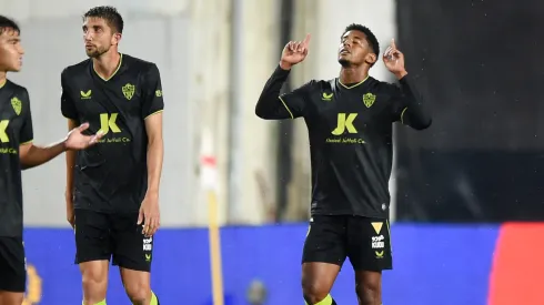 Un gol de Choco Lozano le dio la victoria a Almería (Video)