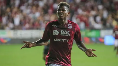 Fidel Escobar lidera estadística mundial con el Saprissa