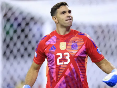El llanto de Dibu Martínez tras salvar a Messi en la clasificación de Argentina
