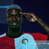 El reconocimiento de Feyenoord a Alajuelense en la futurista presentación de Jeyland Mitchell