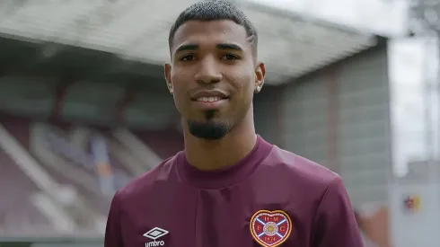 Gerald Taylor lució sus nuevos colores.