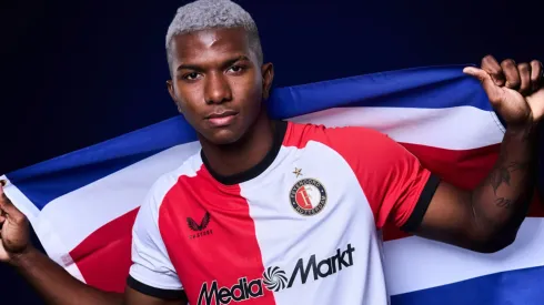 Después de años: el inesperado cambio que llega con Jeyland Mitchell al Feyenoord
