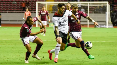 Saprissa se sube al ring y golpea a Alajuelense