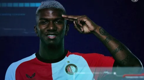 Extremo: Jeyland Mitchell se muestra en Feyenoord como nunca se lo vio