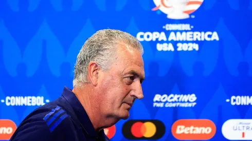 Gustavo Alfaro, afuera de Costa Rica