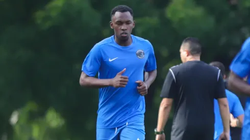 Cuatro equipos extranjeros se interesan en Alberth Elis