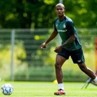 La decisión que tomará Feyenoord y que beneficiará Jeyland Mitchell
