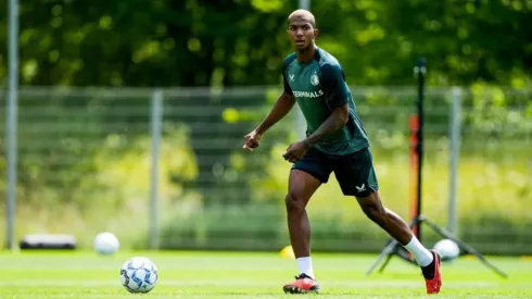 La decisión que tomará Feyenoord y que beneficiará Jeyland Mitchell