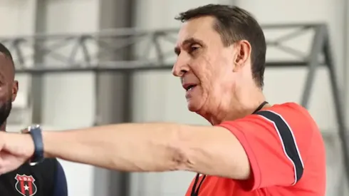 El mercado en Costa Rica sigue moviéndose y desde Alajuelense podría haber una novedad para Alexandre Guimarães.