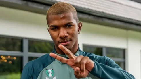 Problemas con la policía perjudican a Jeyland Mitchell en Feyenoord