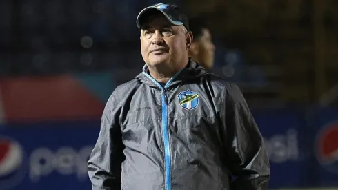 Willy Olivera suma un nuevo revés en Comunicaciones tras la derrota ante Alajuelense