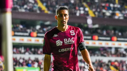 Mariano Torres le habló a la afición de Saprissa.