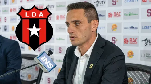 Sergio Gila arremete contra Alajuelense.