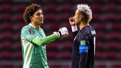 Guillermo Ochoa le gana la pulseada a Keylor Navas