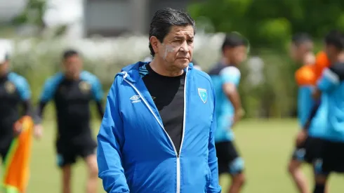 La Fedefut cumple exigencia a Luis Fernando Tena que parecía imposible
