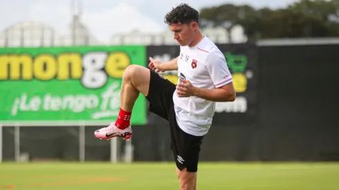 Desde Saprissa revelan por qué Bryan Oviedo no llegó