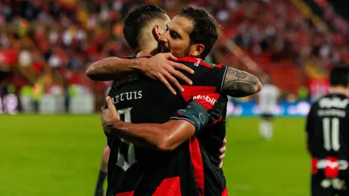 Celso Borges sale al cruce de todo Cartaginés