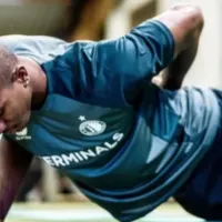Jeyland Mitchell en la mira: la llamativa tendencia que debe romper con el Feyenoord