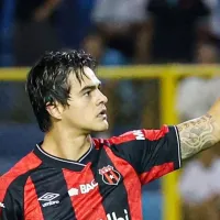 No mira a La Sele: esto hace Diego Campos mientras juega Costa Rica