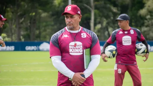 Saprissa le tira a José Giacone una presión que nadie tenía en cuenta