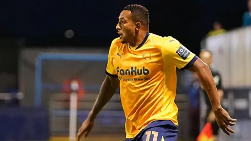 Nathaniel Mendez-Laing hace en Derby County lo que no pudo en la Selección de Guatemala