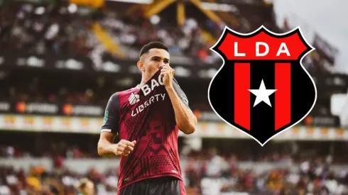 Jefferson Brenes se besa el escudo de Saprissa.