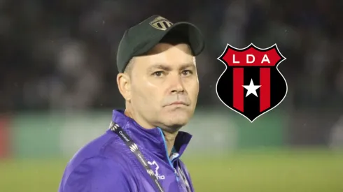 Javier López, DT de Alajuelense.