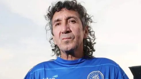 El Mágico con la camiseta de El Salvador.