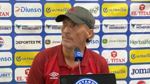 Pedro Troglio se enfada con los periodistas tras el empate de Olimpia vs Motagua