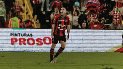 Canhoto sorprende a Alajuelense con un mensaje