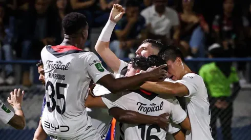 Futbolista de Alajuelense le responde a Rolando Fonseca