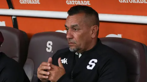 José Giacone en el banco de Saprissa.