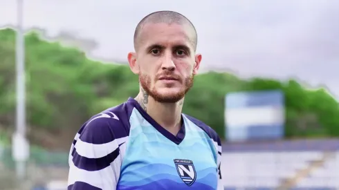 Jaime Moreno con la camiseta de la Azul y Blanco.