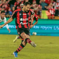 Enojo morado: Celso Borges queda expuesto por Saprissa y en Alajuelense lo defienden