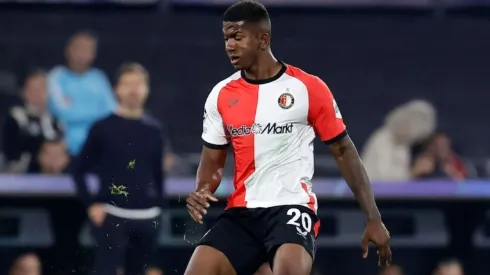 Crisis histórica: Jeyland Mitchell se enfrenta a lo inesperado con el Feyenoord